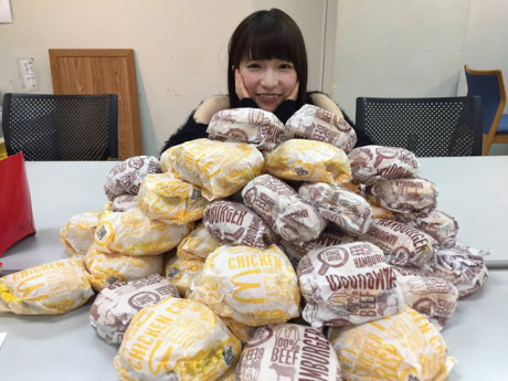 6 cô gái ‘ăn thùng uống vại’ khiến người xem choáng váng